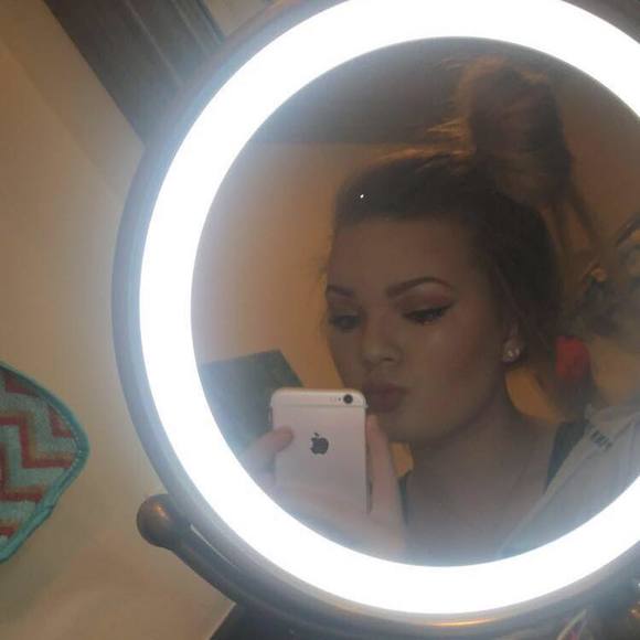 Meet your Posher, Shelbi - Picture 1 of 1